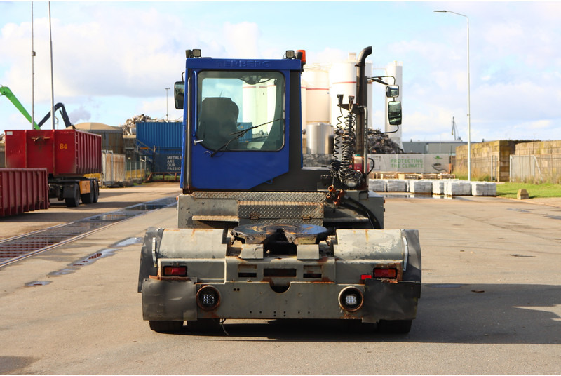 Tracteur portuaire Terberg TT220