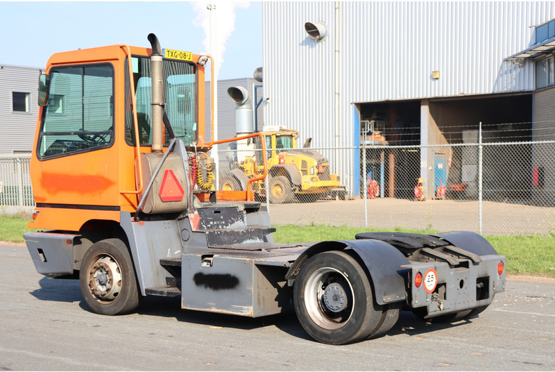 Tracteur portuaire Terberg YT182