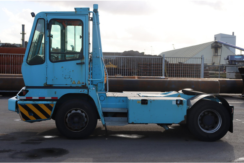 Tracteur portuaire Terberg YT222