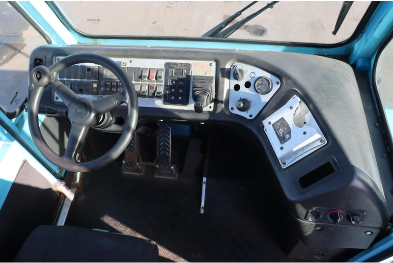 Tracteur portuaire Terberg YT222