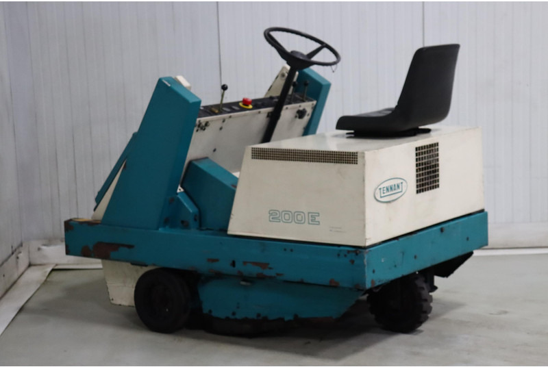 Balayeuse industrielle TENNANT 200E