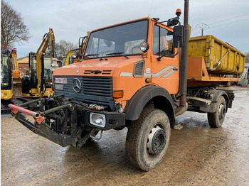 Véhicule de voirie/ Spécial UNIMOG