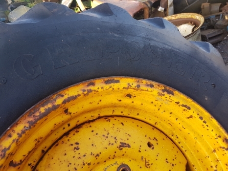 Roue complète pour Tracteur agricole Ford 4550 Rear Wheel Rim And Tyre 18.4-26, 5% Grip, 6 Inches Centre Hole: photos 4