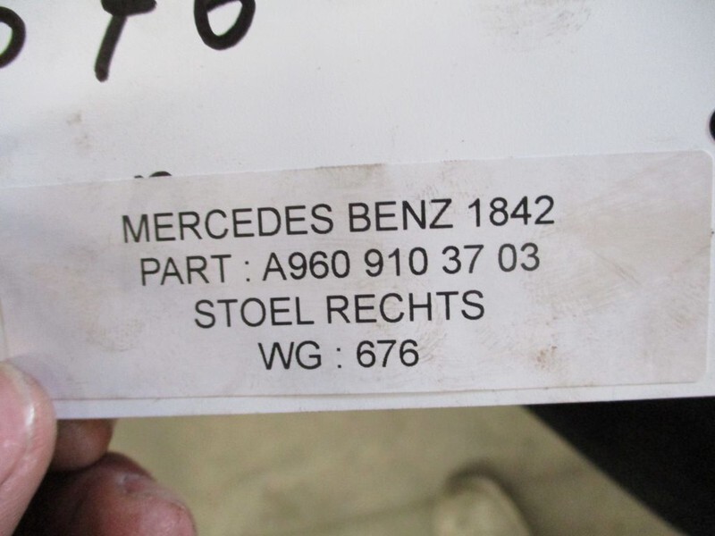 Siège pour Camion Mercedes-Benz A 960 910 37 03 MP4: photos 3