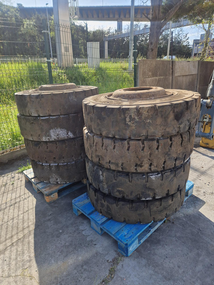 Roue complète RUEDAS MACIZAS 12.00R20