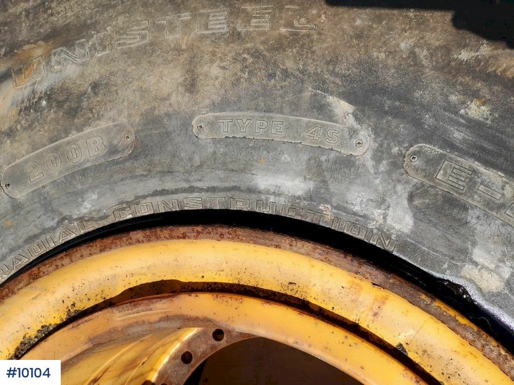 Roue complète pour Tombereau articulé Tires and rims for Volvo A40: photos 5