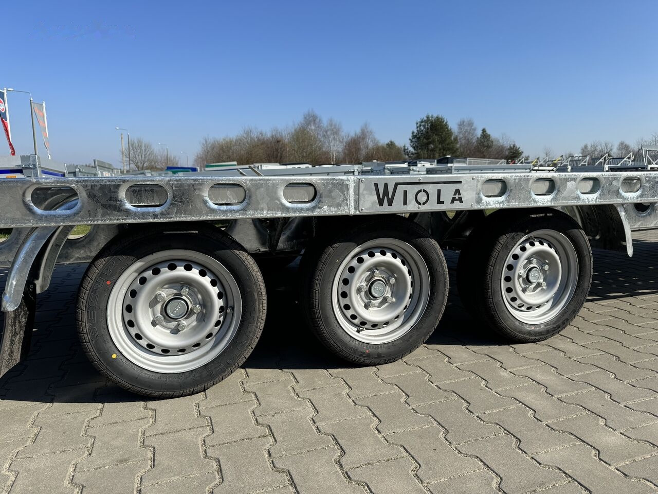 Remorque porte-voitures neuf Wiola L35G85 8.5m long trailer with 3 axles for transport of 2 cars: photos 8