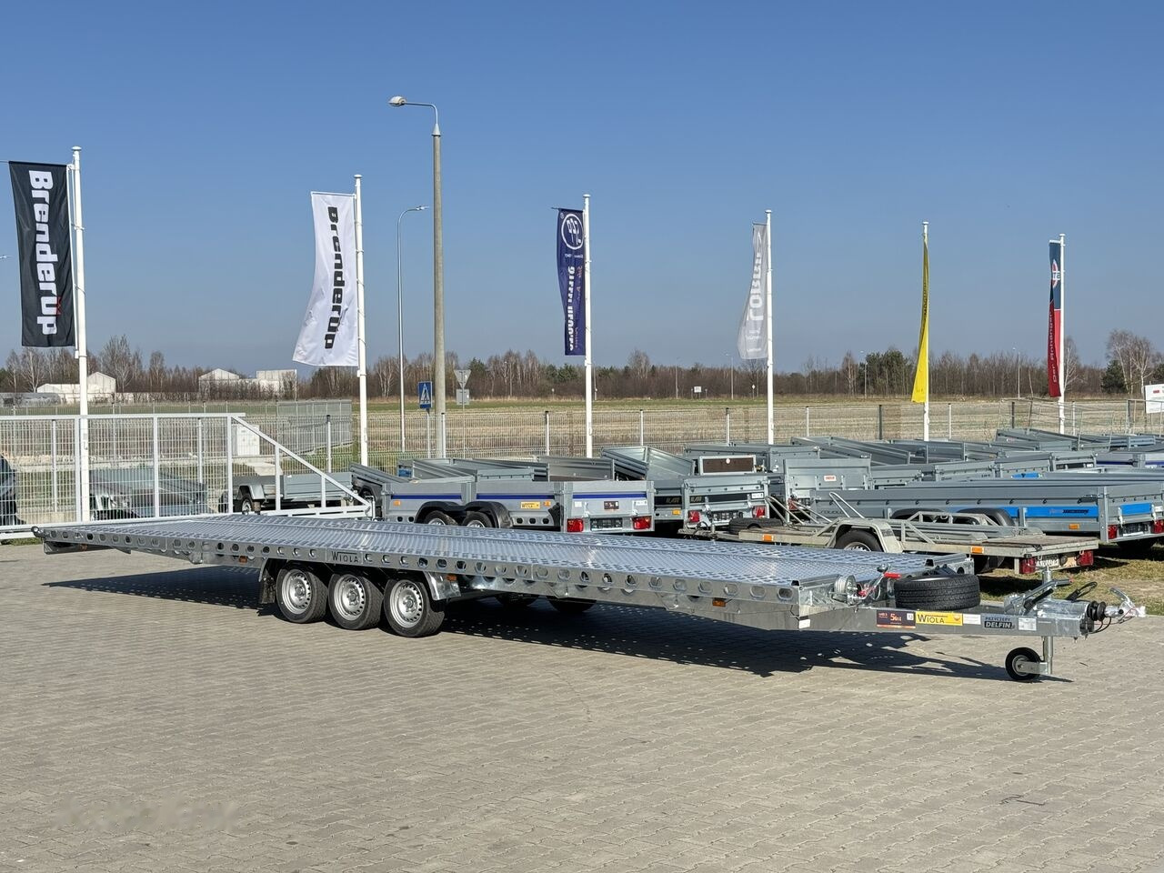 Remorque porte-voitures neuf Wiola L35G85 8.5m long trailer with 3 axles for transport of 2 cars: photos 3
