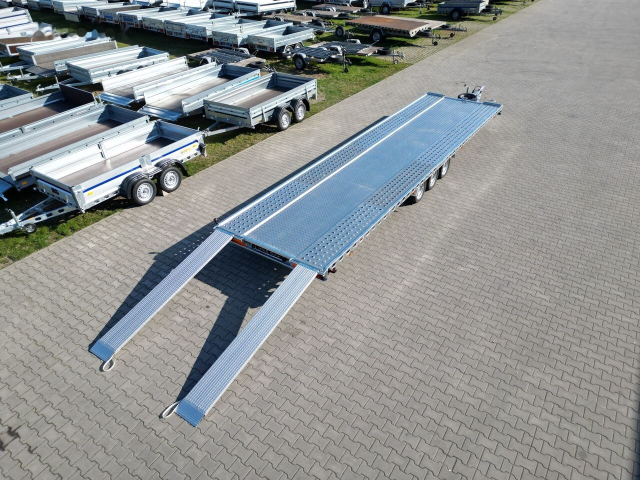 Remorque porte-voitures neuf Wiola L35G85 8.5m long trailer with 3 axles for transport of 2 cars: photos 2