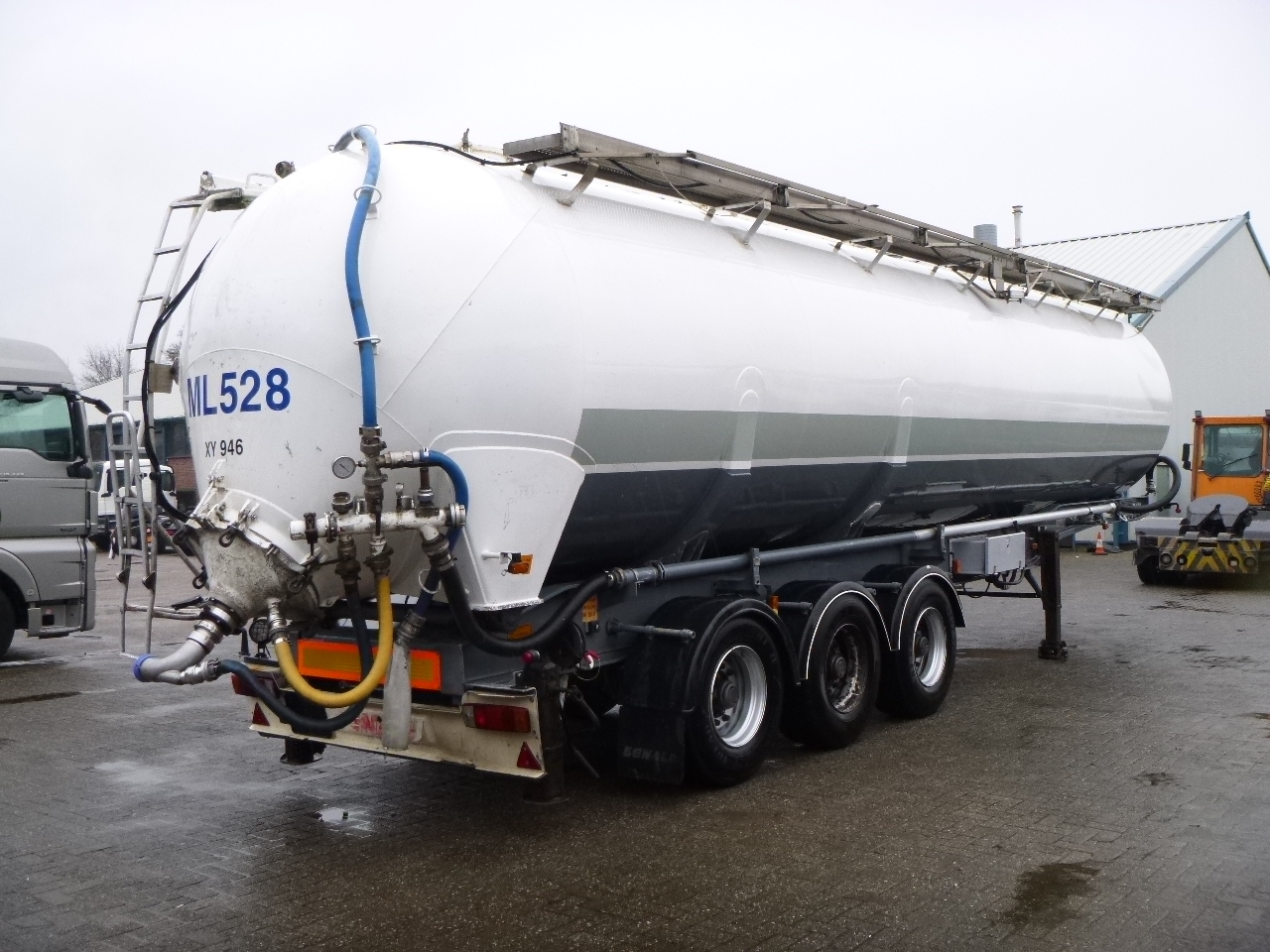 Semi-remorque citerne pour transport de farine Benalu Powder tank alu 58 m3 (tipping): photos 4