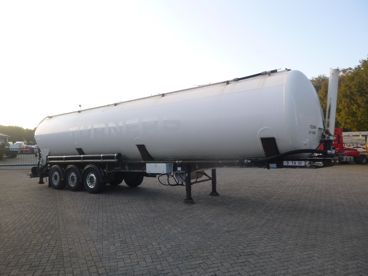 Semi-remorque citerne pour transport de farine Feldbinder Powder tank alu 65 m3 (tipping): photos 2