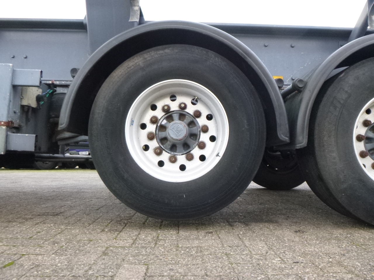 Semi-remorque citerne pour transport de matériaux granulaires Filiat 3-axle tank trailer chassis incl supports: photos 12