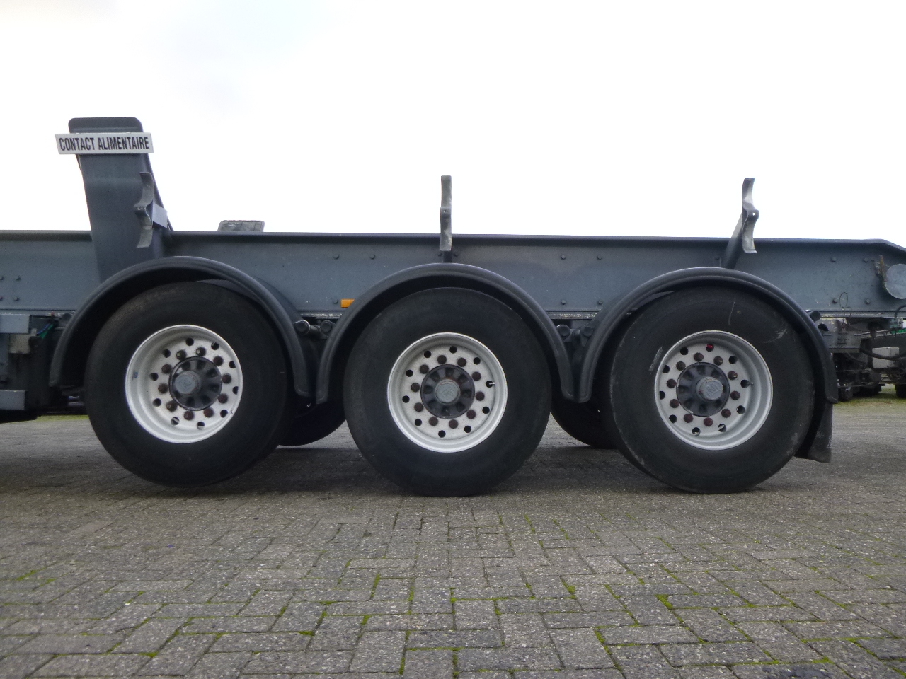 Semi-remorque citerne pour transport de matériaux granulaires Filiat 3-axle tank trailer chassis incl supports: photos 11