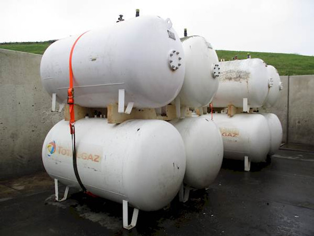Semi-remorque citerne LPG / GAS GASTANK 2700 LITER: photos 3