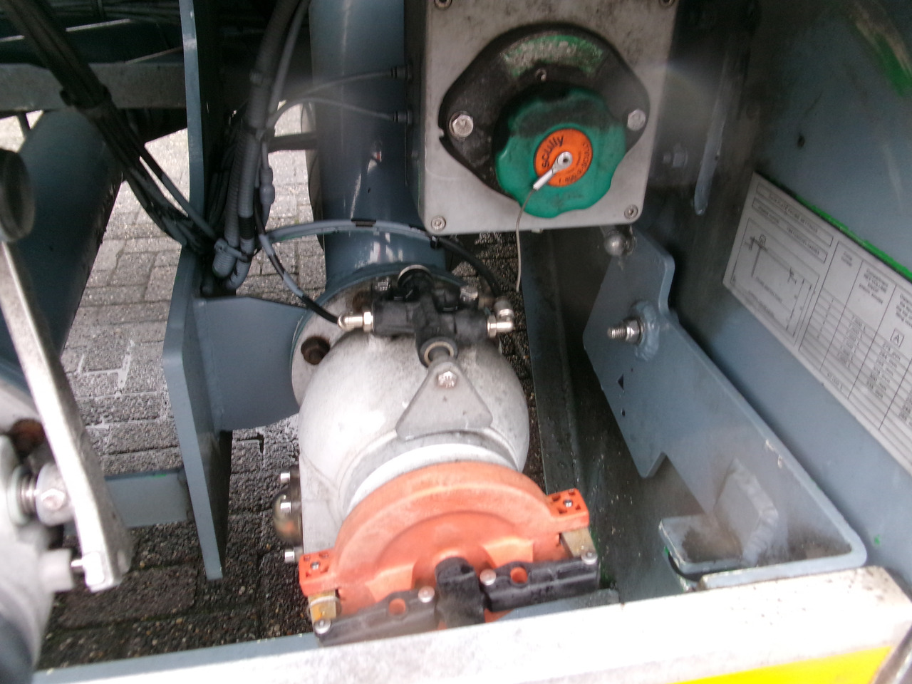 Semi-remorque citerne pour transport de carburant L.A.G. Fuel tank alu 44.5 m3 / 6 comp + pump: photos 12
