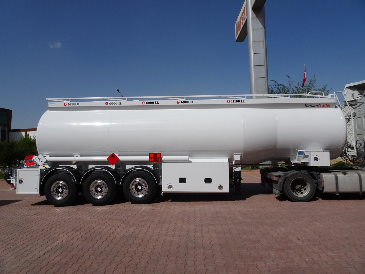 Semi-remorque citerne pour transport de carburant neuf NURSAN Aluminium Fuel Tanker: photos 3
