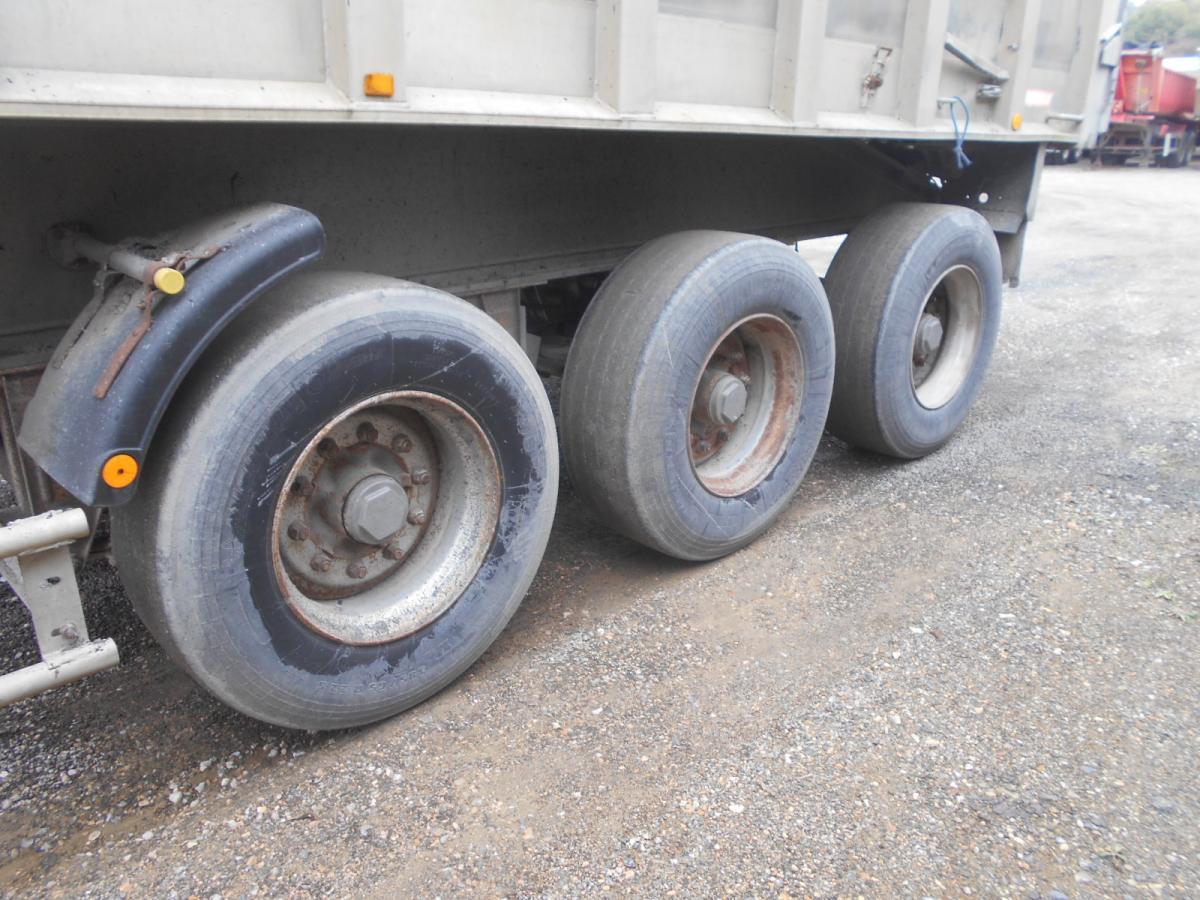 Semi-remorque benne Benalu