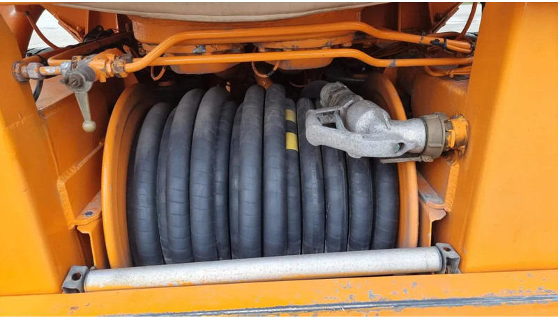 Semi-remorque citerne Schwelmer Eisenwerk TSA Diesel Heizöl 6 Kammern 35.5 m³ Zählwerk TKZ A TSA Diesel Heizöl 6 Kammern 35.5 m³ Zählwerk TKZ ABS