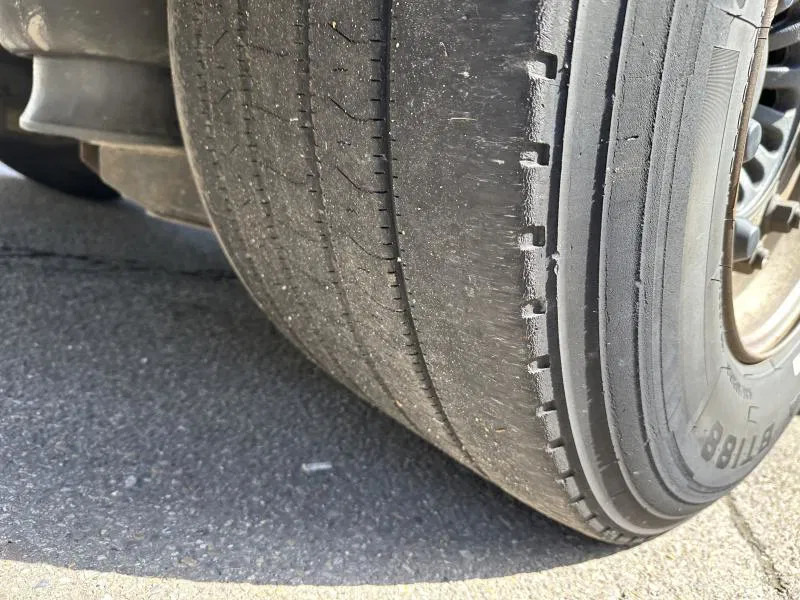 Semi-remorque fourgon Kögel MEGA Tautliner mit ROLLENBETT Flughafentr. MEGA Tautliner mit ROLLENBETT Flughafentr.