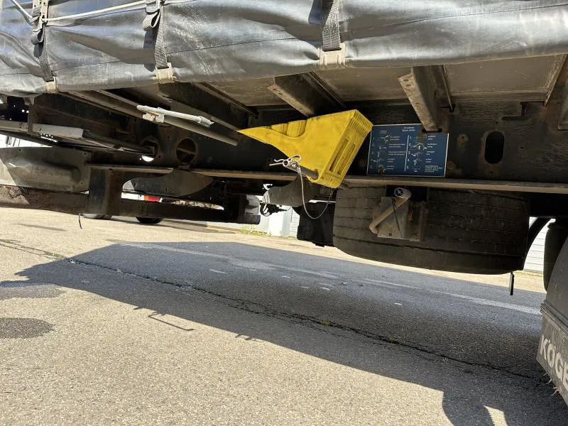 Semi-remorque fourgon Kögel MEGA Tautliner mit ROLLENBETT Flughafentr. MEGA Tautliner mit ROLLENBETT Flughafentr.
