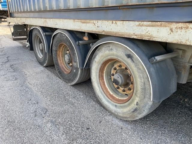 Semi-remorque plateau Fruehauf