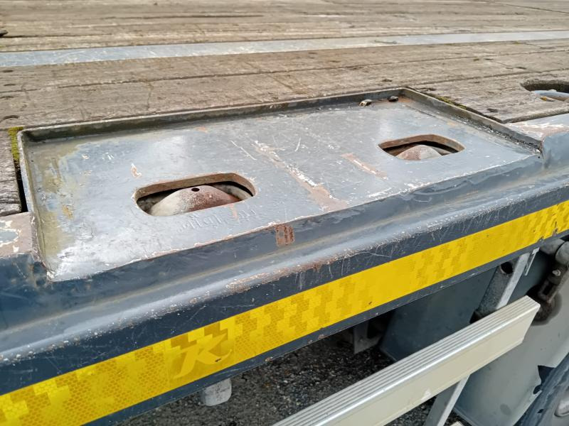 Semi-remorque plateau Kässbohrer