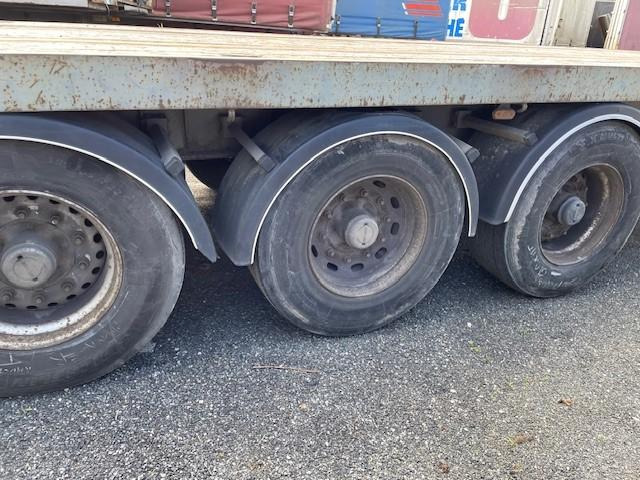 Semi-remorque plateau Trailor