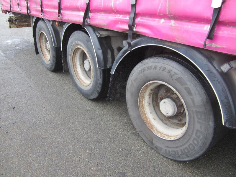 Semi-remorque rideaux coulissants Fruehauf