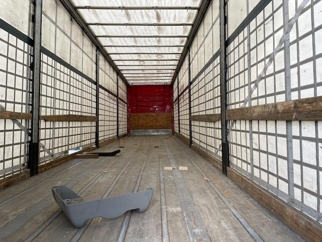 Semi-remorque rideaux coulissants Fruehauf