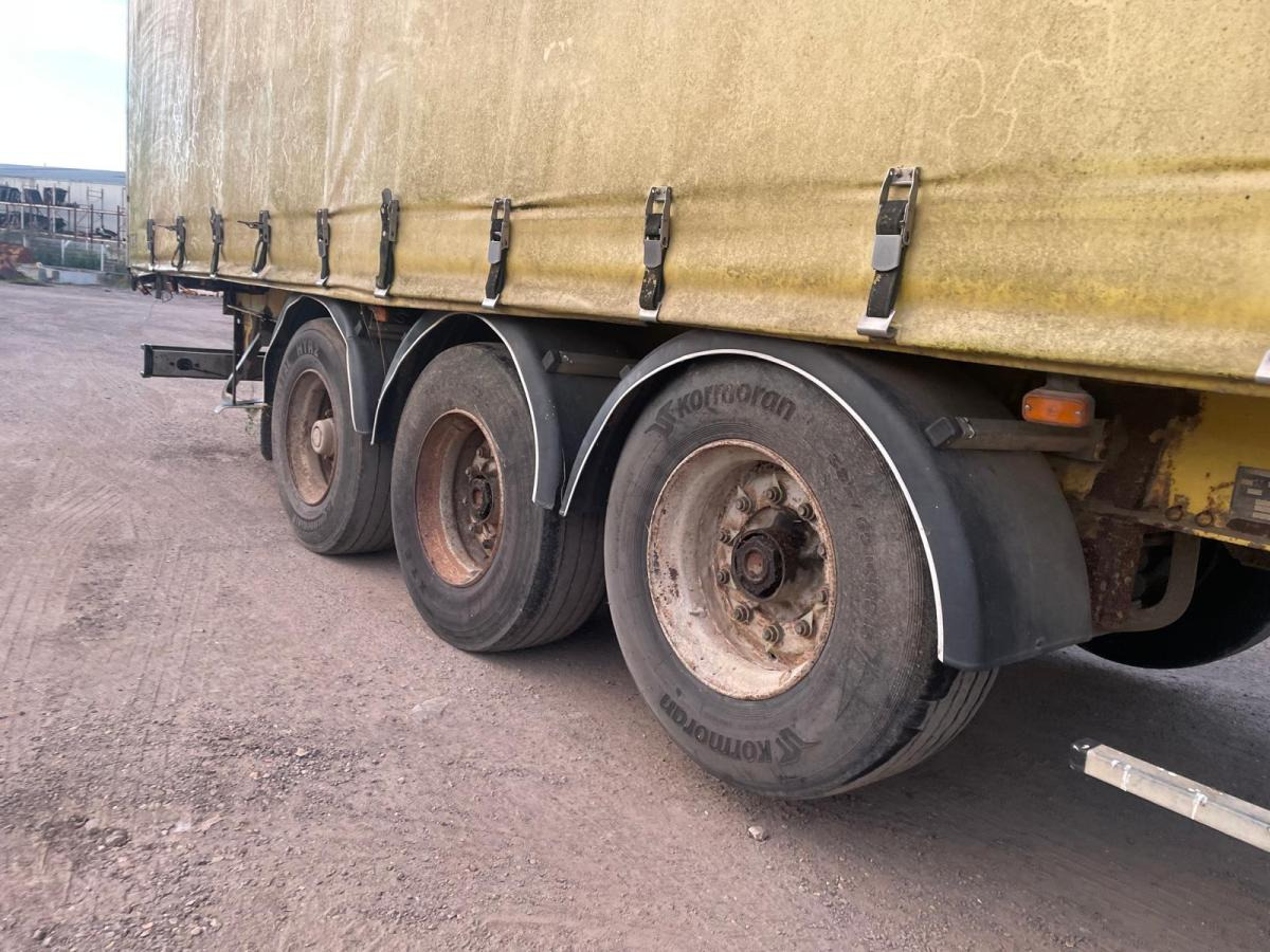 Semi-remorque rideaux coulissants Fruehauf
