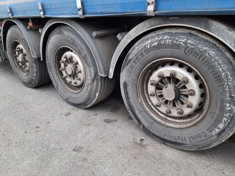 Semi-remorque rideaux coulissants Fruehauf