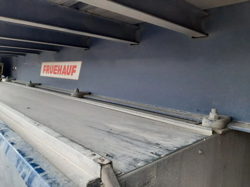 Semi-remorque rideaux coulissants Fruehauf