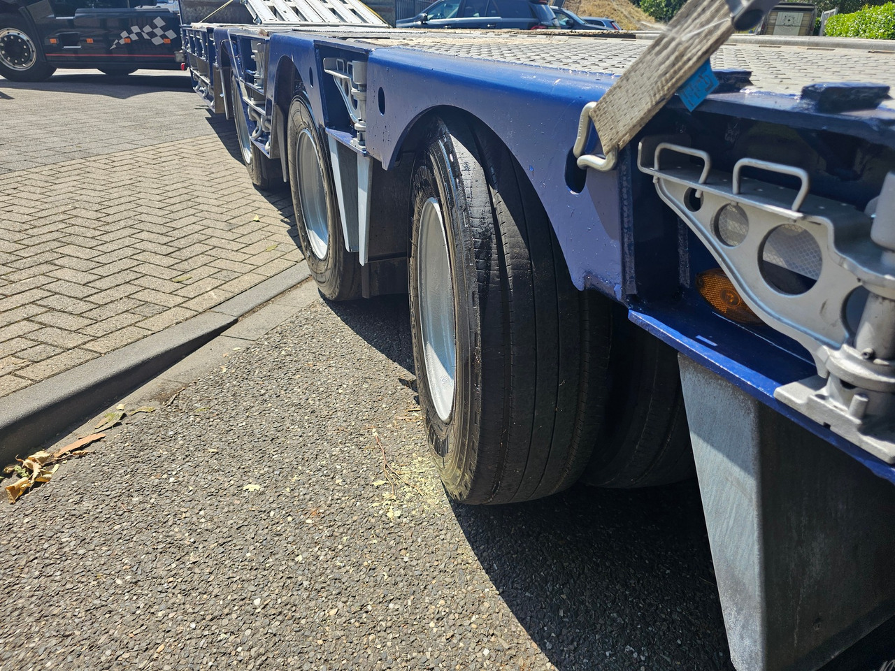 Semi-remorque surbaissé Humbauer HTS 30
