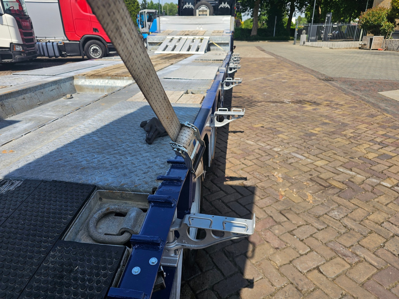 Semi-remorque surbaissé Humbauer HTS 30