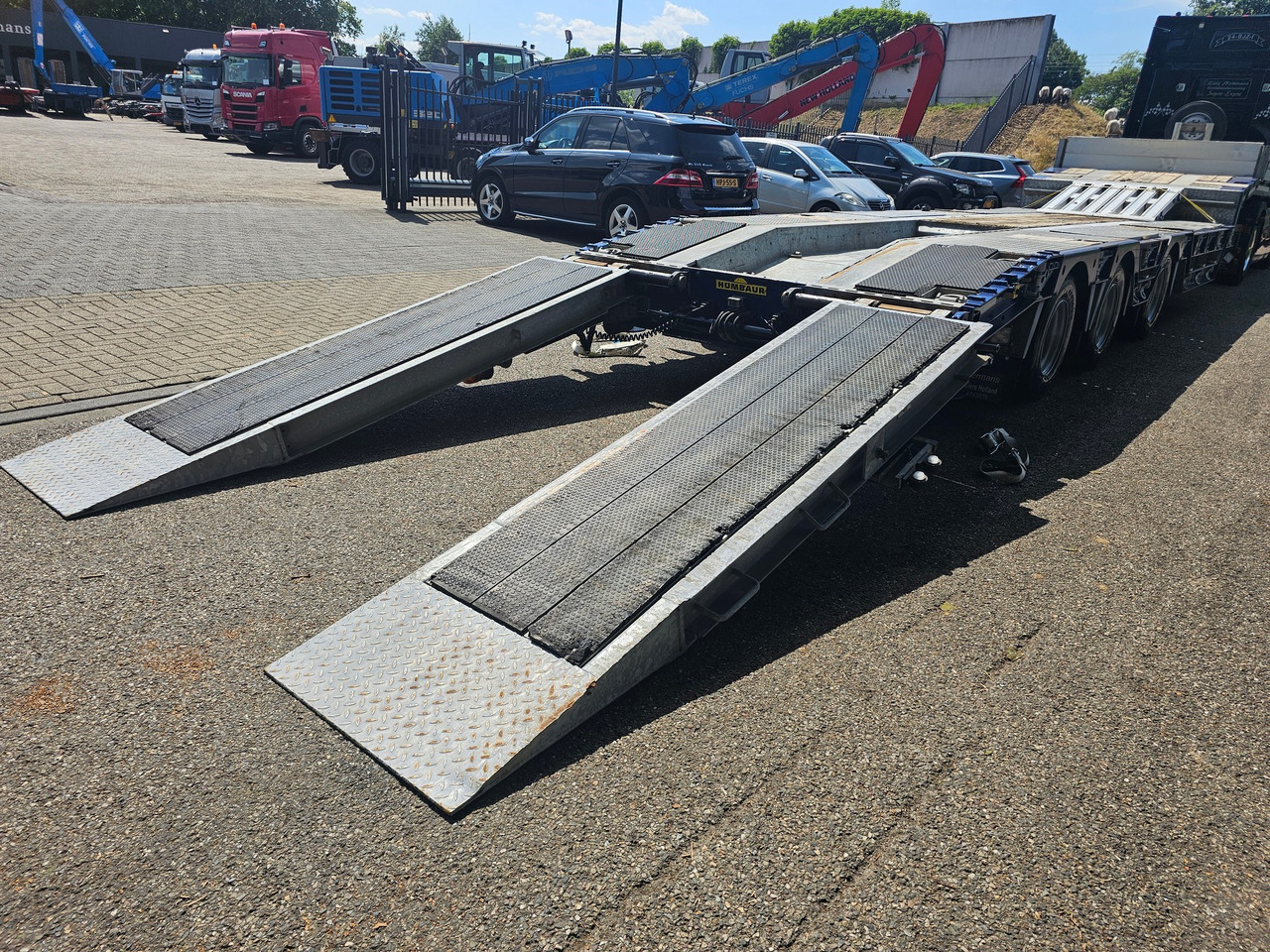 Semi-remorque surbaissé Humbauer HTS 30