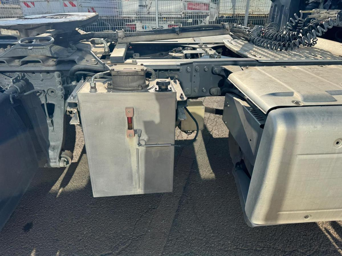 Tracteur routier DAF CF 460