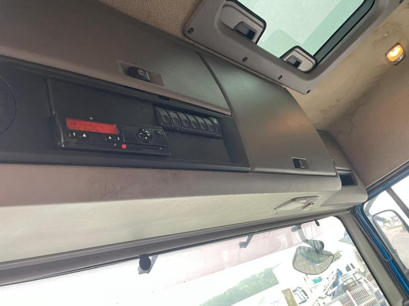 Tracteur routier DAF XF105 460