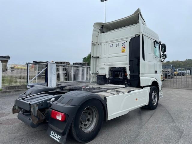 Tracteur routier DAF XF105 460
