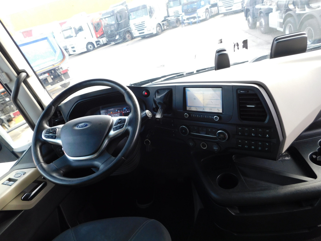 Tracteur routier Ford F max: photos 6