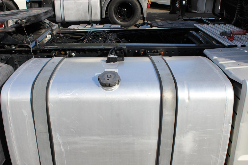 Tracteur routier MAN TGX 18.480 E6 Flachdach 2 Tanks Retarder