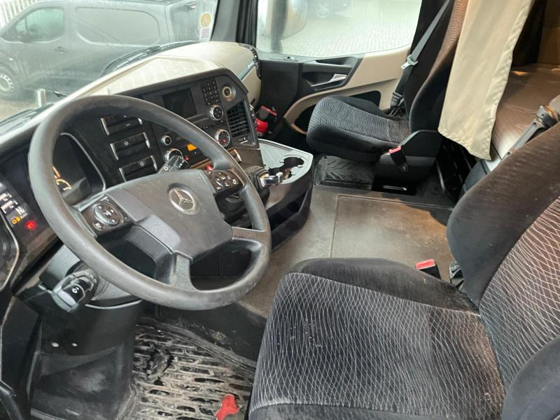 Tracteur routier Mercedes Actros 1845