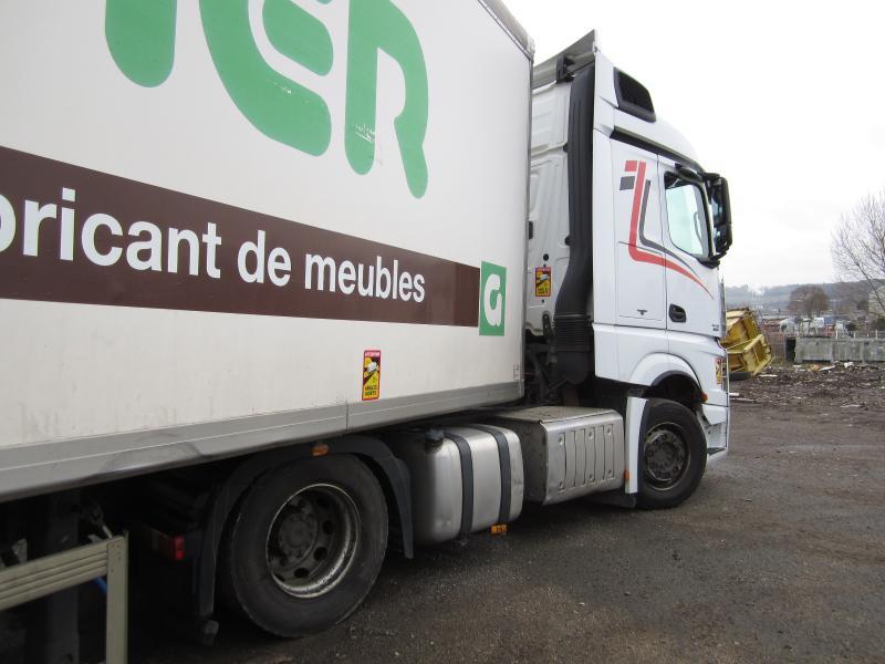 Tracteur routier Mercedes Actros 1845