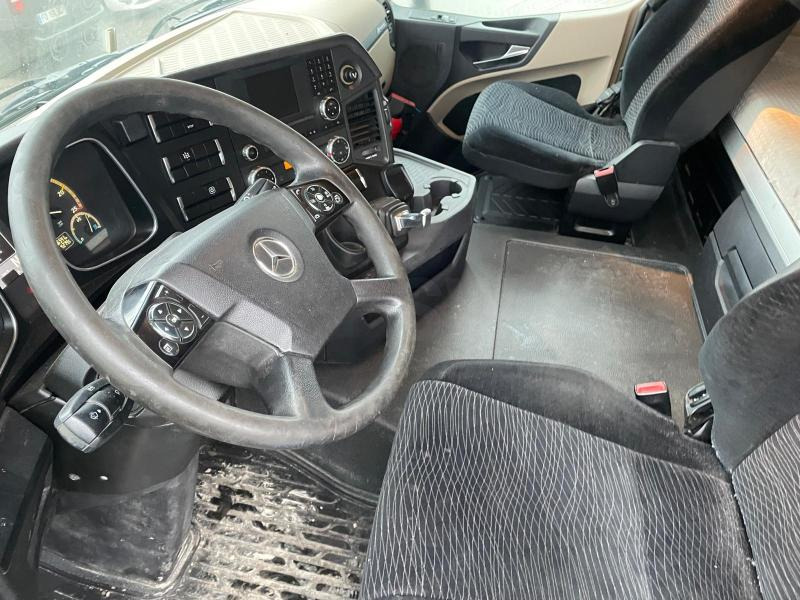 Tracteur routier Mercedes Actros 1845