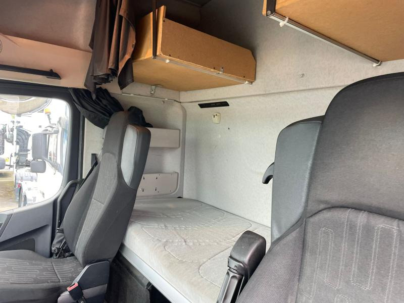 Tracteur routier Mercedes Arocs 3348