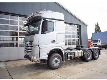 Tracteur routier Mercedes-Benz Arocs 3358