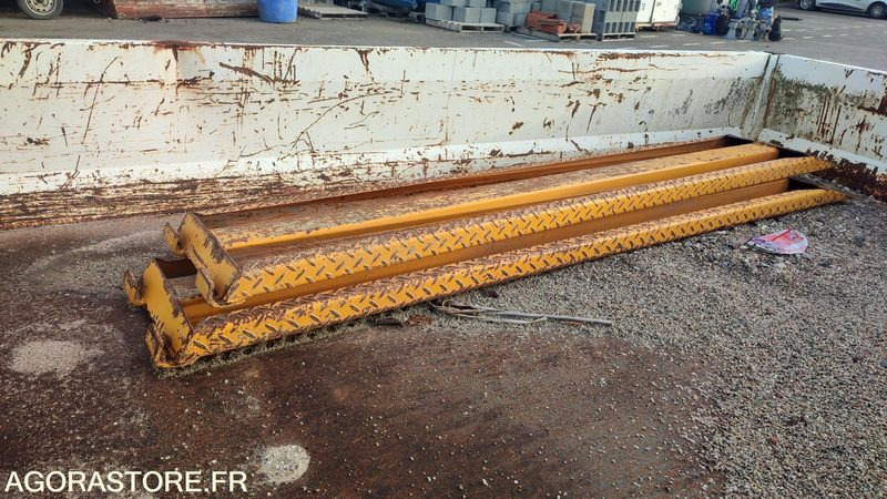 Tracteur routier Remorque Gourdon porte pelle