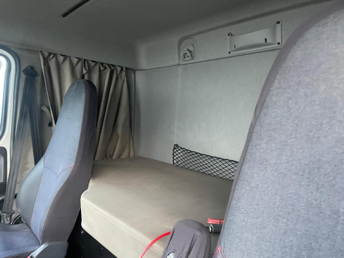 Tracteur routier Renault Lander