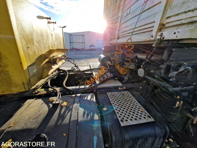 Tracteur routier Tracteur Renault - 2004 - 339927 - DD612SG