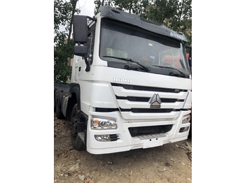 Tracteur routier pour transport de matériaux granulaires sinotruk howo truck: photos 1