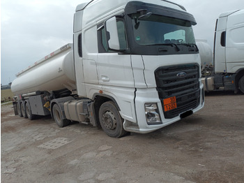 Camion citerne FORD